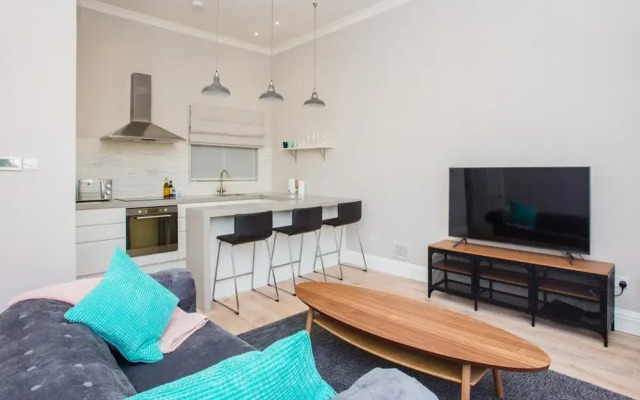 Modern & Spacious 1 Bedroom Apartment in London