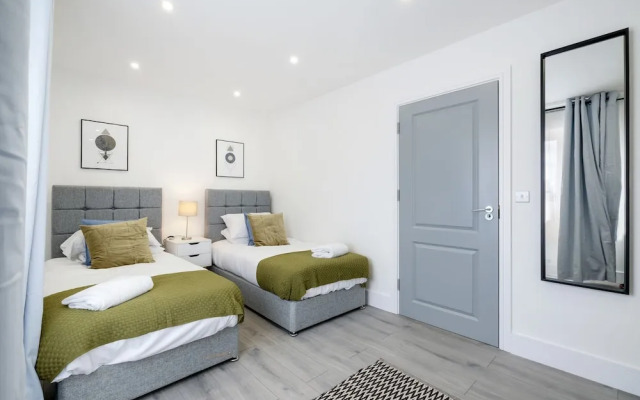 Luxury 1 & 2 bed Apartment free parking