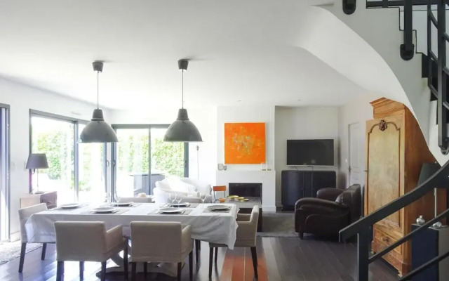 Modern Holiday Home in a Quiet Location in Benodet