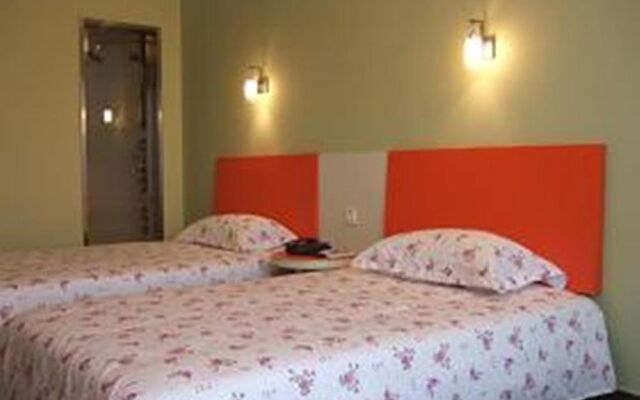 Home Inn Selected Shanghai Dahua Xincun Road Subway Station