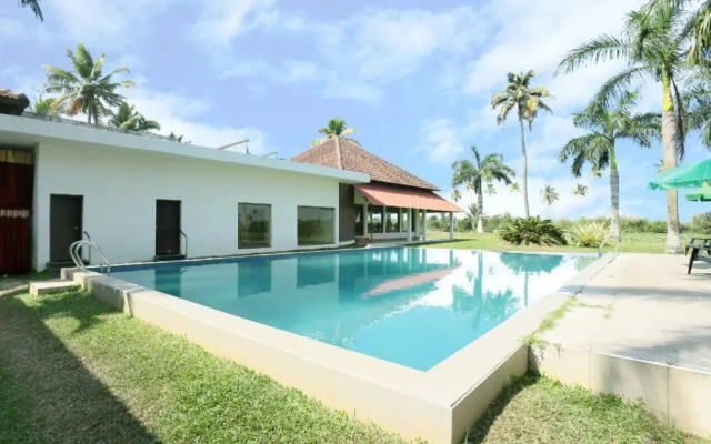 Manor Backwater Resort