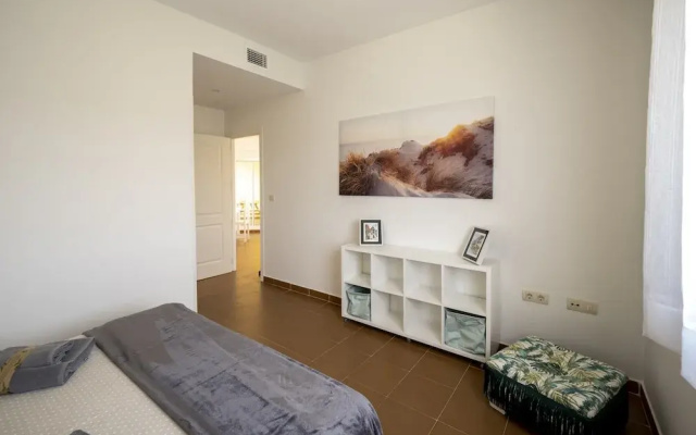 Cosy Apartment With Shared Pool