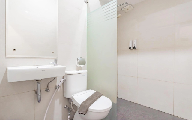 RedDoorz Plus @ Point Phila Cihampelas – Bathroom – Bandung