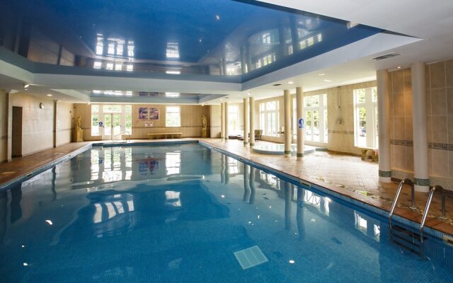 Shaw Hill Hotel Golf And Country Club