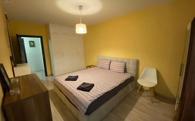 Modern & Central 1BR Apartment with lovely terrace