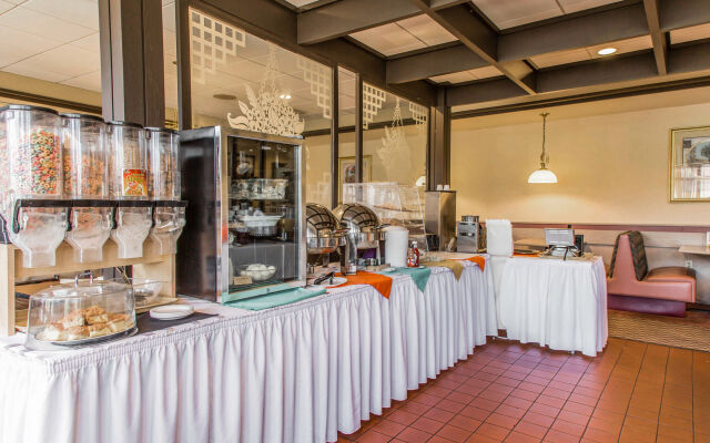 Rodeway Inn & Suites