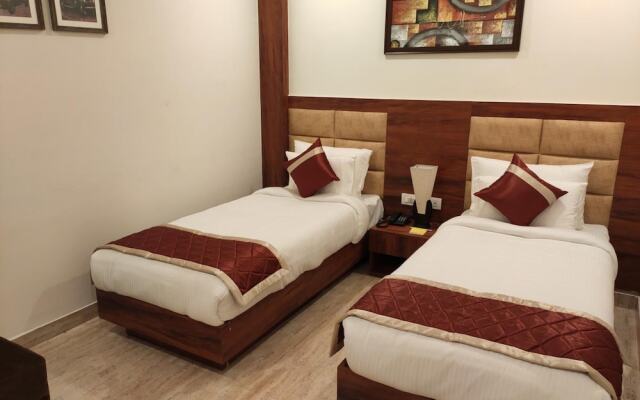 Red Crown Hotel