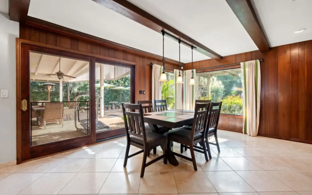 Bright Family Getaway Large Backyard Oasis Patio