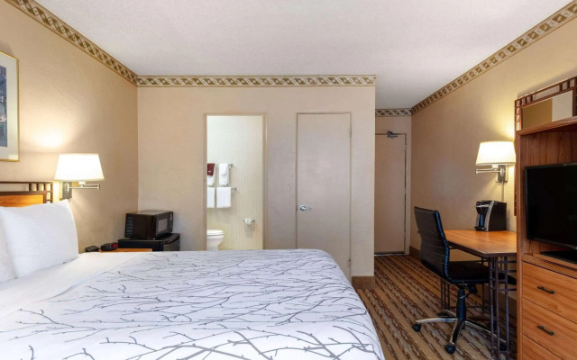 Travelodge by Wyndham Seattle By The Space Needle