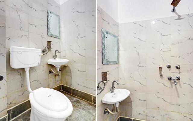 OYO Hotel Prince Near Haiderpur Metro Station