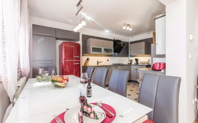 Nice Apartment in Rijeka With Wifi and 3 Bedrooms