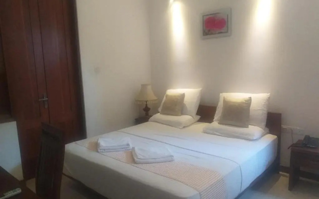 OYO 557 De Mansion