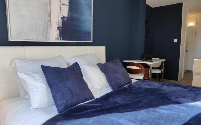 Suites JM - Les Pins Marines - Jacuzzi & Vue Mer