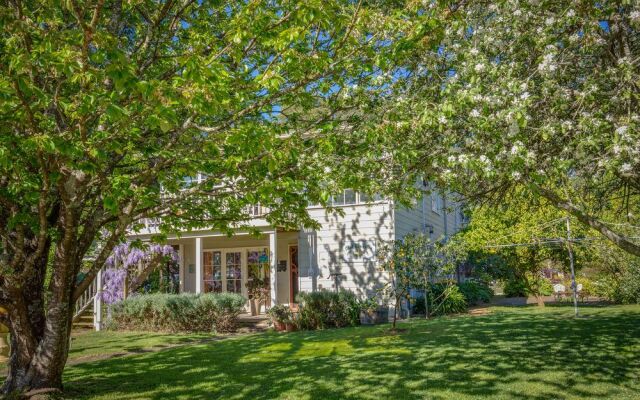 The Heart of Emerald Bed & Breakfast