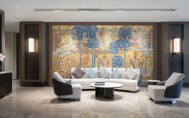 Yuexiu Hotel Guangzhou, Curio Collection by Hilton