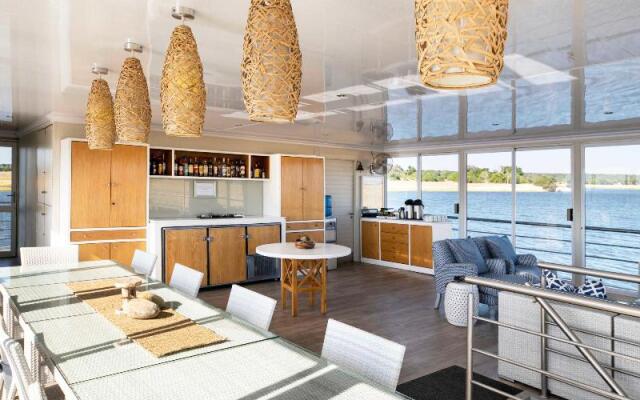 Chobe Princesses by Mantis