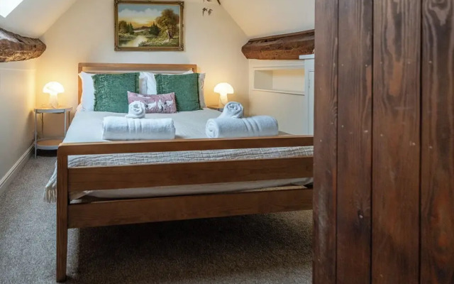 The Threshing Barn-Stunning 5 BD Retreat