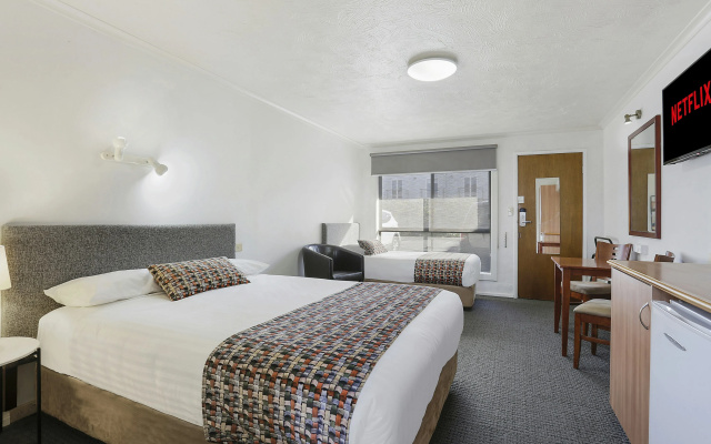 Waves Motel and Apartments – Guest Rooms – Warrnambool