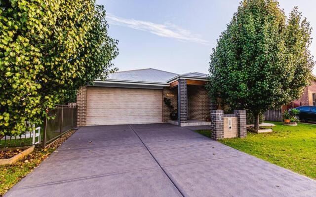 Park View Mudgee- Excellent location! 3BDRM w Park views