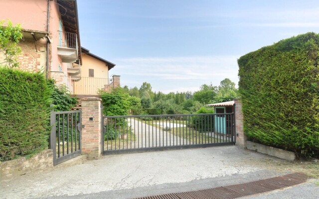 Beautiful Apartment in Monforte D'alba With 1 Bedrooms