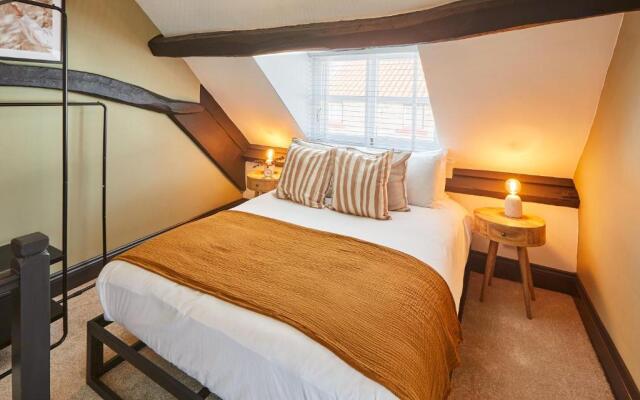 Host Stay Toffee Crackle House