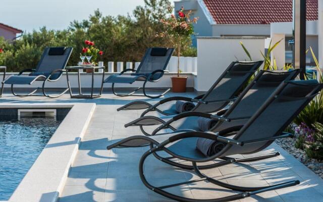 Villa Magnifica Apartments with pool