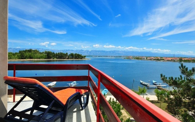 Ljilja - 10m From the sea With Parking - A4