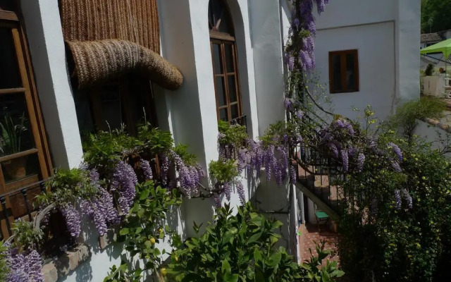 Alhambra Hill Apartments