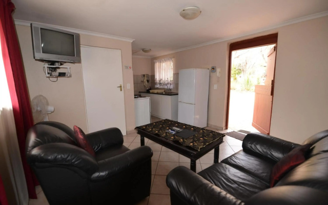 Attache Guest Lodge