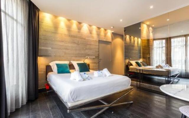 Cmg Deluxe Tour Eiffel V