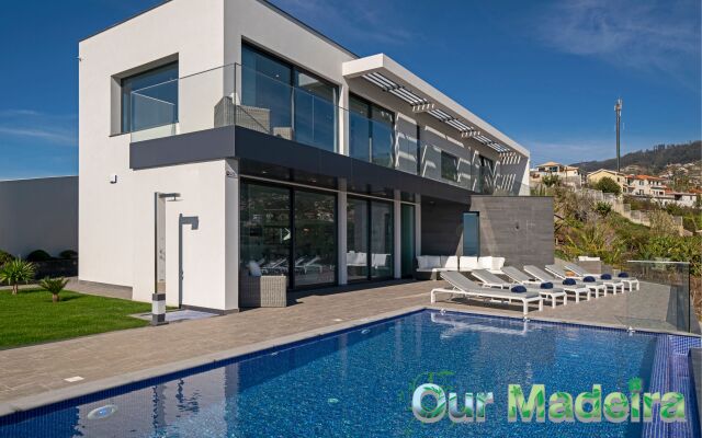 Luxury dream villa, magnificent 360º views of hills, coast and sea | Seacrest