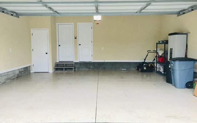 Spacious 3 BR Ranch House W Patio Yard in a Quiet Suburb