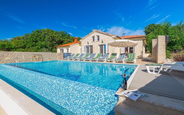 Amazing Home in Medulin With Wifi and 6 Bedrooms