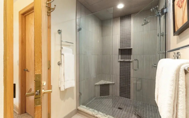 2708 Chateaux Dmont 3 Bedroom Condo