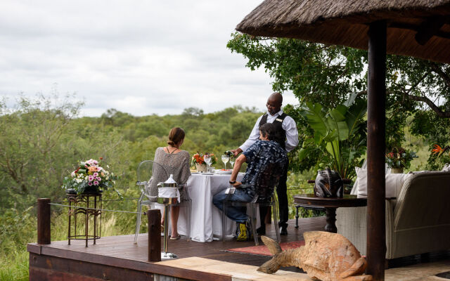 Khaya Ndlovu Safari Manor