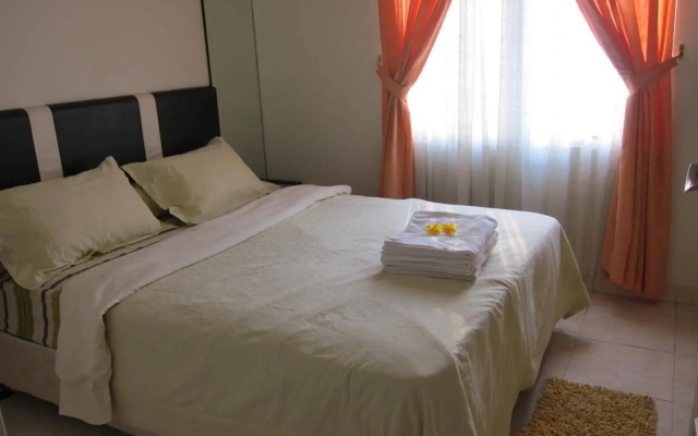 Hawaiian Bay Apartment at MOI Kelapa Gading – Guest Rooms – Jakarta