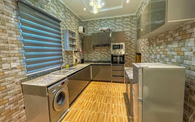 4 Bedroom Luxury Entire Apartment With Wifi