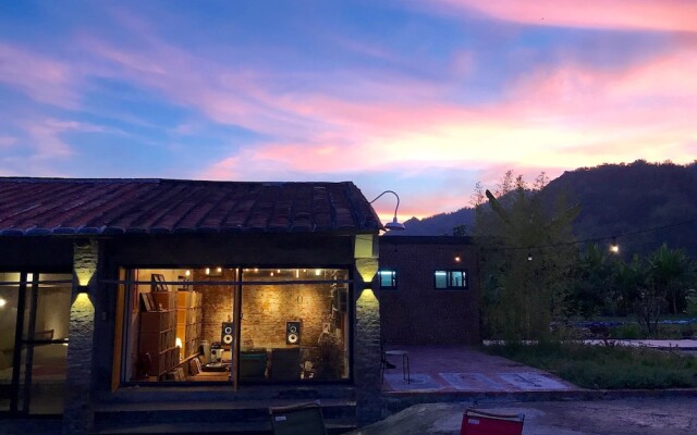 Yellow and Black Guesthouse