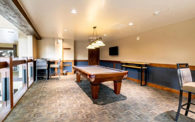 Crystal Peak Lodge by Summit County Mountain Retreats