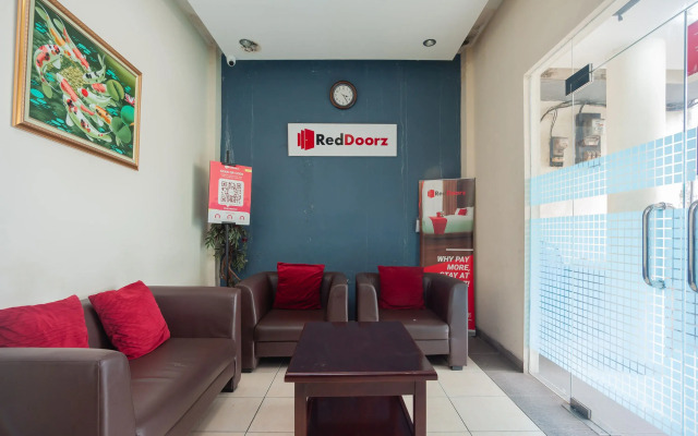 RedDoorz Plus near Universitas Indonesia