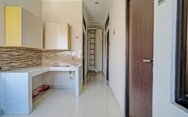 OYO 92768 Flagship Exclusive Colombus Near Stasiun Karawang