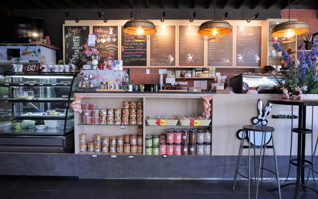 Papa's Home and Rabbit cafe
