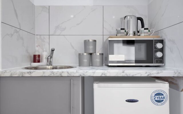 Captivating 1-bed Studio in Feltham
