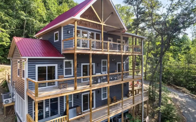 Tranquil Mountain Getaway By Ghosal Luxury Lodging