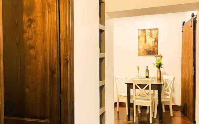 Trevi Fountain Stylish Guesthouse