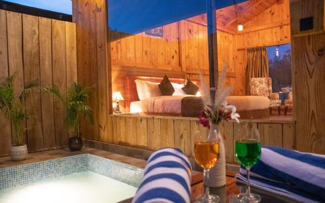 Pumpkin Hotels Corbett, Tusk N Wood