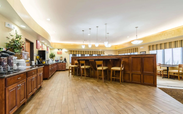 Comfort Suites Salina South
