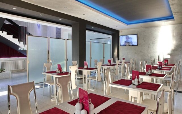 Side One Design Hotel