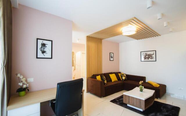 Romantic getaway at West Residence