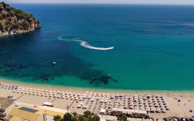 Valtos Beach Hotel